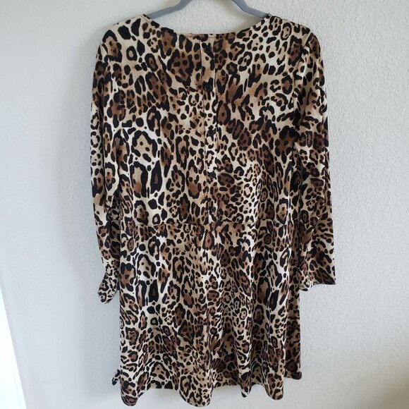 Chico's Woman's Size M (Chico Size 1) Cheetah Print Sweater Tunic Button Back - Picture 2 of 6